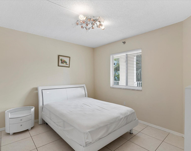 18260 N Bay Road - Photo Thumbnail 28
