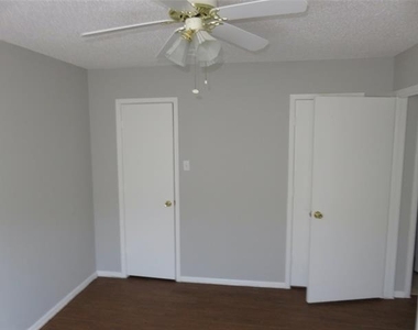 3901 William Street - Photo Thumbnail 13