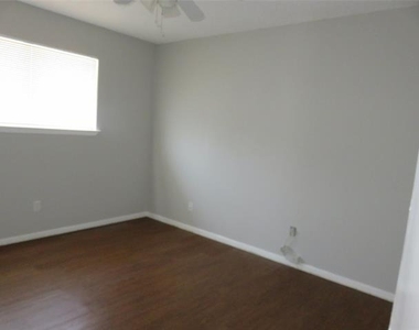 3901 William Street - Photo Thumbnail 12