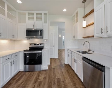 826 Hazels Way - Photo Thumbnail 9