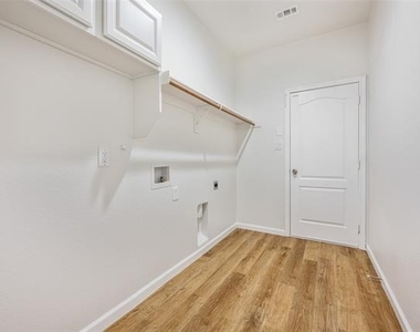 826 Hazels Way - Photo Thumbnail 15