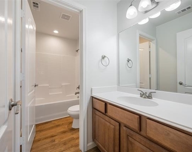826 Hazels Way - Photo Thumbnail 20