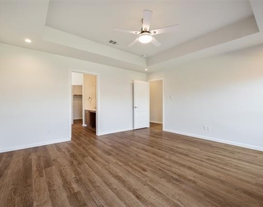826 Hazels Way - Photo Thumbnail 12