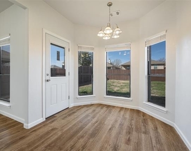 826 Hazels Way - Photo Thumbnail 10