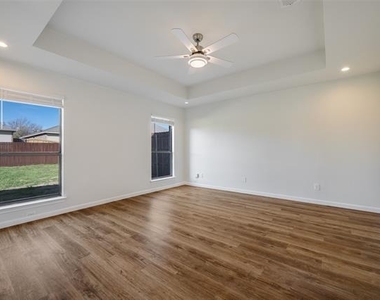 826 Hazels Way - Photo Thumbnail 11