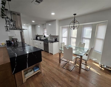 5509 Edgewater Circle - Photo Thumbnail 5