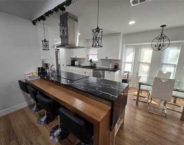 5509 Edgewater Circle - Photo Thumbnail 4