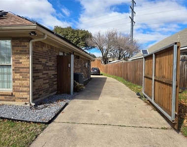 5509 Edgewater Circle - Photo Thumbnail 19