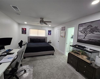 5509 Edgewater Circle - Photo Thumbnail 9