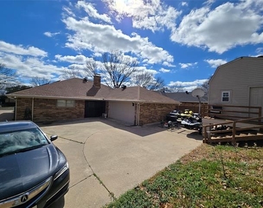 5509 Edgewater Circle - Photo Thumbnail 22