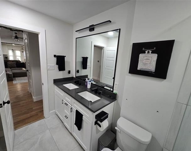 5509 Edgewater Circle - Photo Thumbnail 14