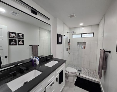 5509 Edgewater Circle - Photo Thumbnail 13