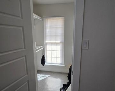5509 Edgewater Circle - Photo Thumbnail 17