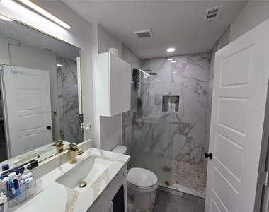 5509 Edgewater Circle - Photo Thumbnail 12
