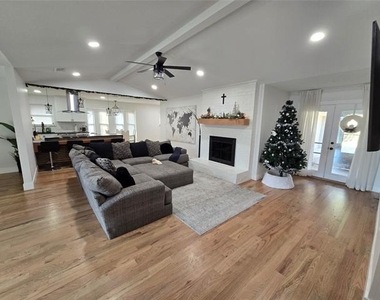 5509 Edgewater Circle - Photo Thumbnail 2
