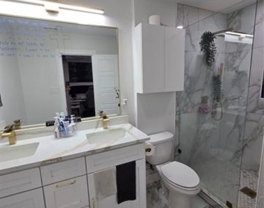 5509 Edgewater Circle - Photo Thumbnail 11
