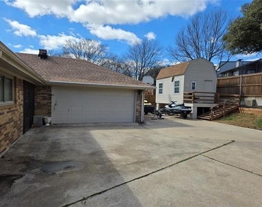5509 Edgewater Circle - Photo Thumbnail 21