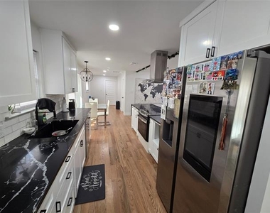 5509 Edgewater Circle - Photo Thumbnail 6