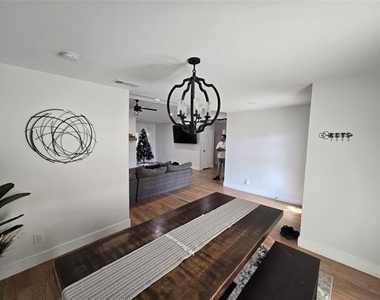 5509 Edgewater Circle - Photo Thumbnail 3