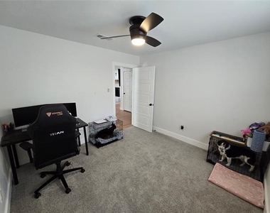 5509 Edgewater Circle - Photo Thumbnail 16