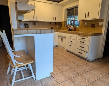 546 Griswold Avenue - Photo Thumbnail 7