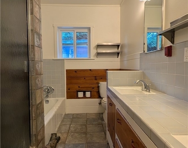 546 Griswold Avenue - Photo Thumbnail 19