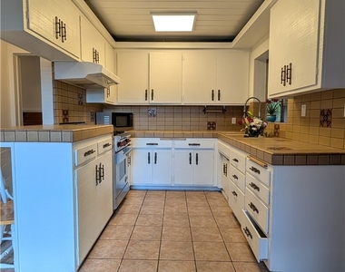 546 Griswold Avenue - Photo Thumbnail 6