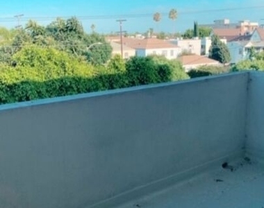 1420 S Oakhurst Drive - Photo Thumbnail 2