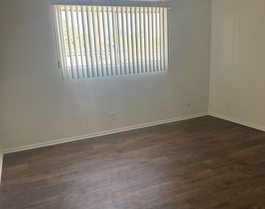 1420 S Oakhurst Drive - Photo Thumbnail 9