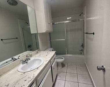 1420 S Oakhurst Drive - Photo Thumbnail 13