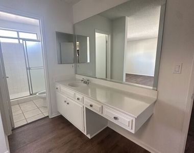 1420 S Oakhurst Drive - Photo Thumbnail 12