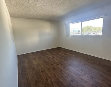 1420 S Oakhurst Drive - Photo Thumbnail 10