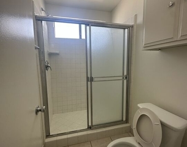 1420 S Oakhurst Drive - Photo Thumbnail 11