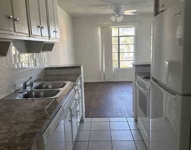 1420 S Oakhurst Drive - Photo Thumbnail 5
