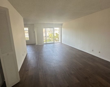 1420 S Oakhurst Drive - Photo Thumbnail 6