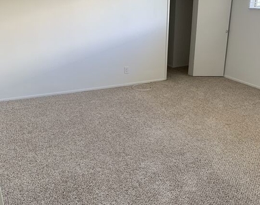 11525 Rochester Avenue - Photo Thumbnail 3
