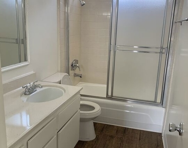 11525 Rochester Avenue - Photo Thumbnail 7