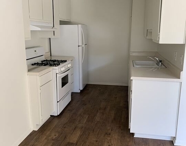 11525 Rochester Avenue - Photo Thumbnail 2