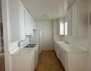 11525 Rochester Avenue - Photo Thumbnail 5