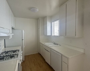 11525 Rochester Avenue - Photo Thumbnail 9