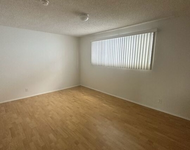11525 Rochester Avenue - Photo Thumbnail 7