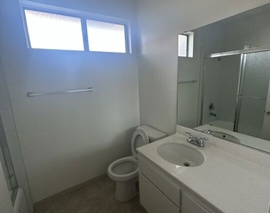 11525 Rochester Avenue - Photo Thumbnail 8