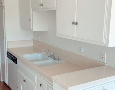 11081 Rose Avenue - Photo Thumbnail 4