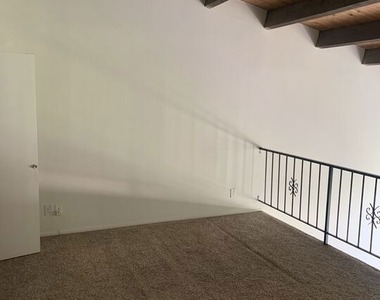 1820 S Bentley Avenue - Photo Thumbnail 6