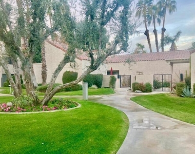 118 Racquet Club Drive S - Photo Thumbnail 5