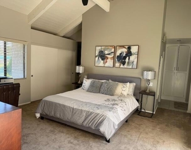 118 Racquet Club Drive S - Photo Thumbnail 10