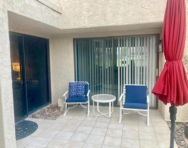 118 Racquet Club Drive S - Photo Thumbnail 18