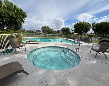 118 Racquet Club Drive S - Photo Thumbnail 3