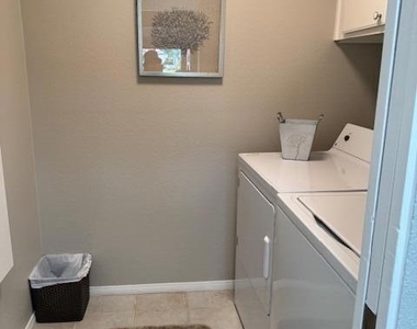 118 Racquet Club Drive S - Photo Thumbnail 31