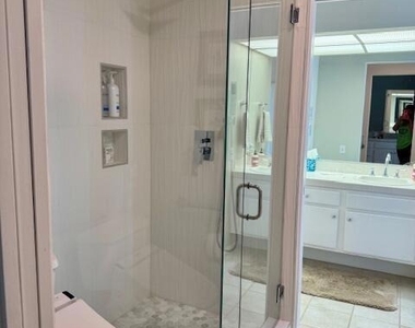 118 Racquet Club Drive S - Photo Thumbnail 11